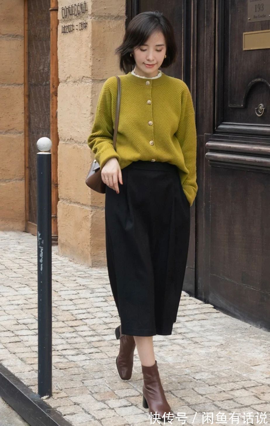 穿搭 膝下裙+短靴,才真正适合小个子中年女人,时髦减龄还更显高