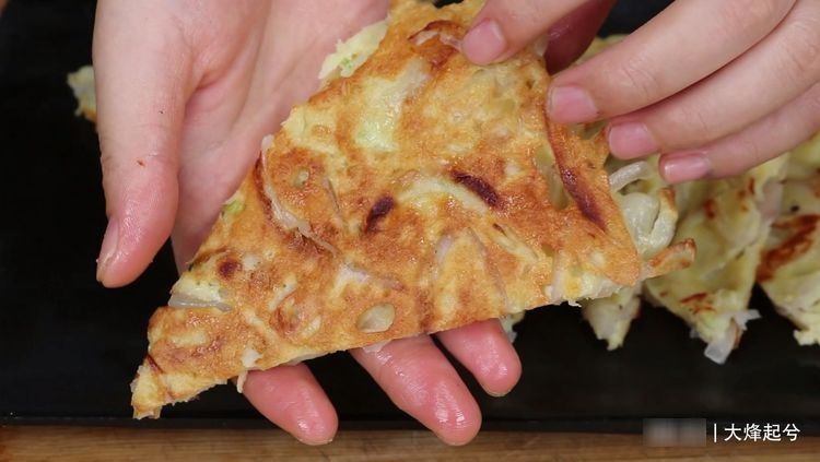 洋葱最好吃做法，打入2个鸡蛋，没想到很好吃，太香了