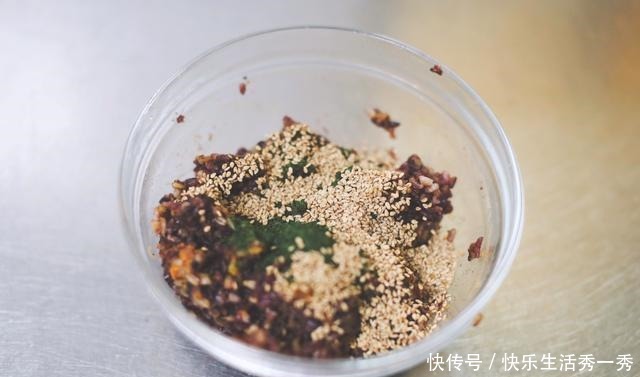  燕麦紫米地瓜饭团软糯甜香，简单易做，减脂期代替主食的健康谷物