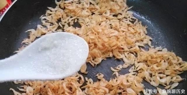 虾皮简单一炒,比大鱼大肉还好吃,鲜味十足!