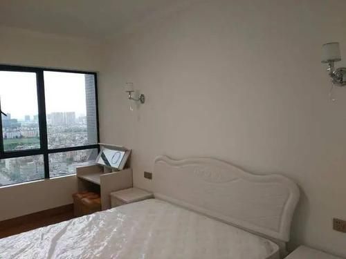 老婆|老婆坚持把厨房装到餐厅,房子装修完,邻居纷纷上门参观!