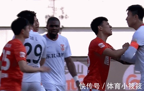 郑智|火爆!41岁郑智与1米91壮汉对骂,挑衅对手要干架,大佬范十足