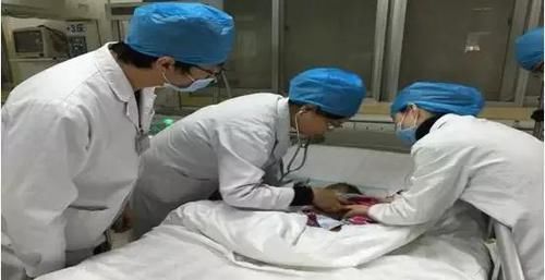 儿童|三类零食上榜儿童黑名单,每个学校门口都有售,妈妈要学着管控