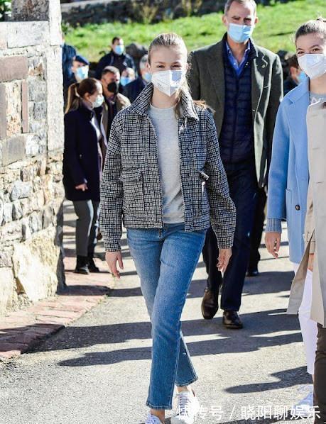 二公主 西班牙莱后母女三人首穿秋冬装!二公主蓝大衣太美,大公主显老气