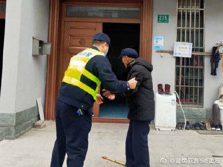 民警|暖心民警助迷路老人回家