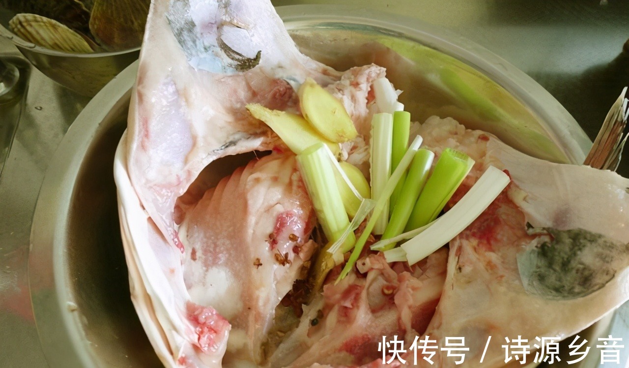 开胃|剁椒搭配鱼头,麻辣过瘾,但是特别开胃!
