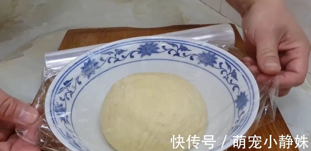 面粉又出新吃法，揉一揉锅里一扔，松软又香甜，比麻团面包都好吃