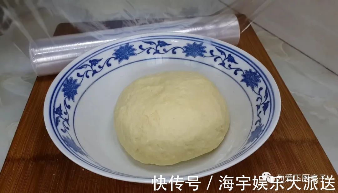 零食|孩子想吃零食不用买，擀一擀切一切，出锅比麻花都好吃，太香了