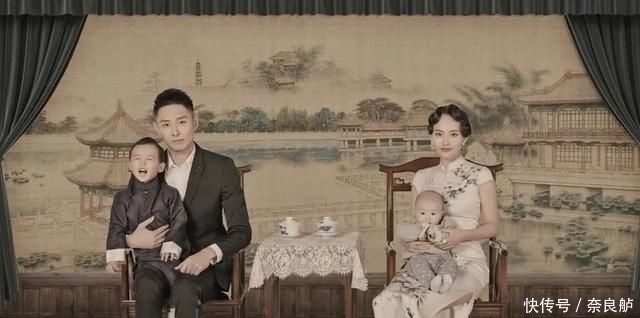 睡觉时|一家四口“睡觉照”走红,网友调侃父母是真爱,孩子是意外