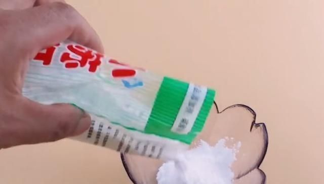 这东西|衣服越洗越黄，妈妈教我放2粒这东西，洗完衣服又白又新，贼干净