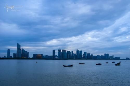 “寒冬”腊八，在钱塘江的另一边远眺新城，美景当如斯