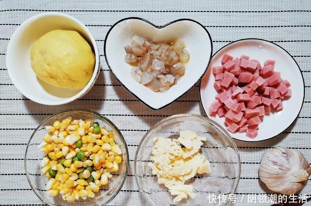 在家做披萨,平底锅就可以,馅多料足,儿子说比外面买的还好吃