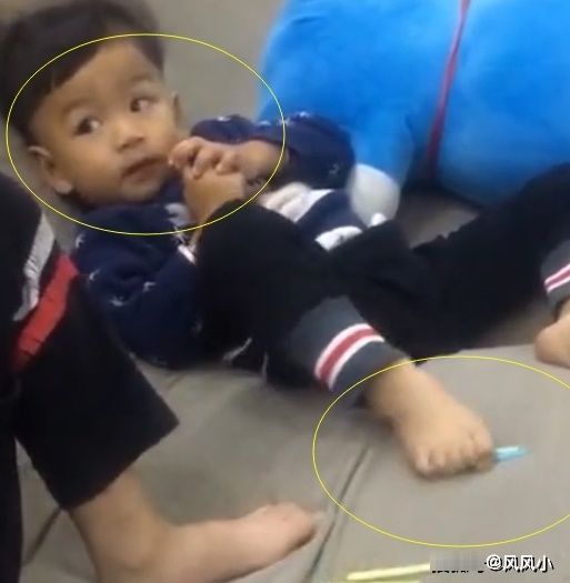 妈妈|哥哥霸占零食,弟弟智取笑喷妈妈,网友:终于找到二宝聪明原因