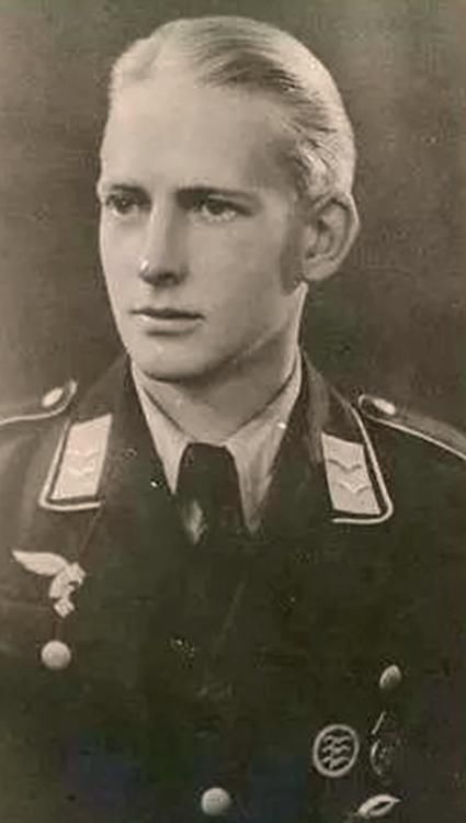 历史|历史上过目难忘瞬间：戴假发逃亡的列宁，图13娃娃兵排队索要希特勒的签名