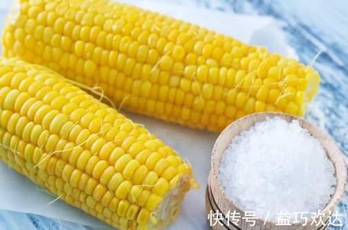 小苏打|煮玉米,只放清水是错的,多放2样东西,玉米香甜软糯,更好吃