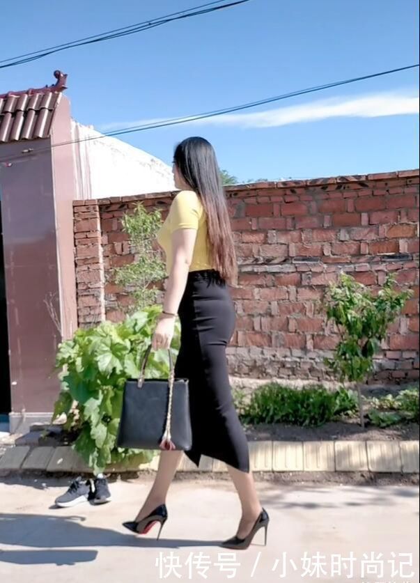 细节决定成败,微胖妹子穿搭紧凑,这种紧绷感看着太勒