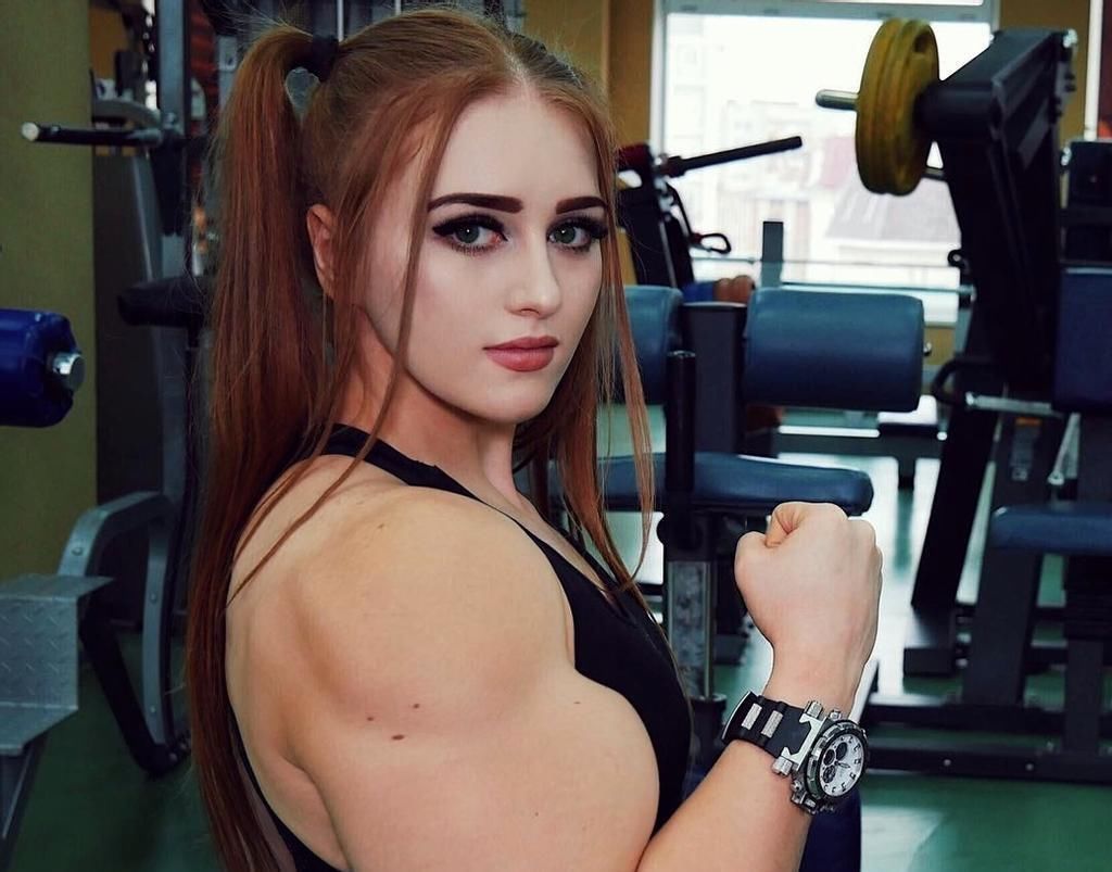 反差萌|女版施瓦辛格手臂比男生腿还粗,深蹲超250公斤,颜值却不输明星