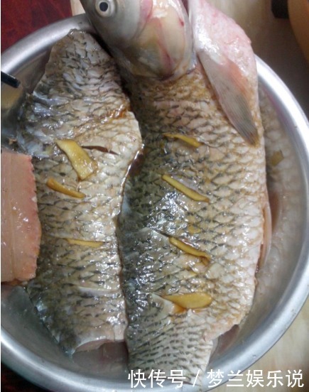 不对|不管煎什么鱼,直接下锅煎是不对的,多做一步,鱼不粘锅不破皮