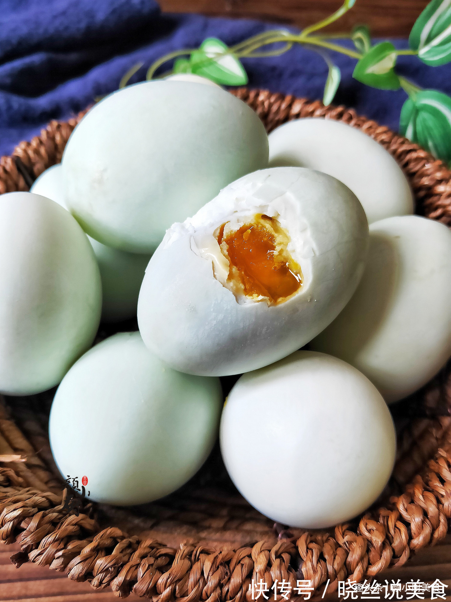 腌鸭蛋有秘诀,无需黄泥,无需盐水,个个起沙流油,嘎嘎香