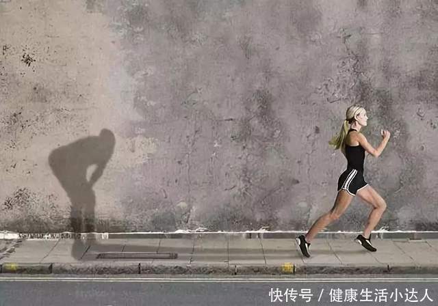 女人|女人明明绝经了，却很年轻不“显老”？4个习惯是“法宝”