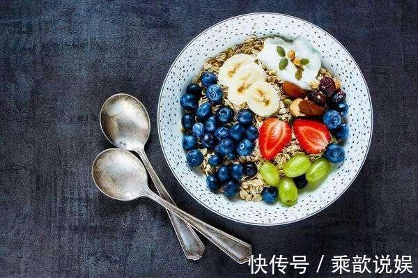 元气满满|早上吃水果有讲究,这3种水果可以吃,而这5种千万别空腹吃