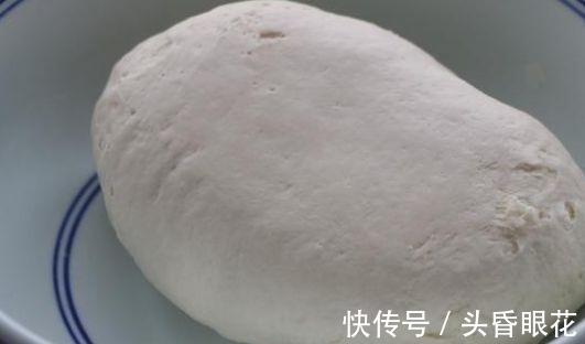 洋葱别炒着吃,教你解馋新吃法,又鲜又嫩,出锅孩子一口气吃10个