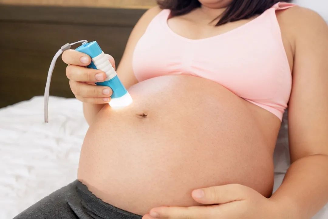 肚皮|胎动就像晴雨表,3个表现是报平安,另外2个可能是胎儿在求救