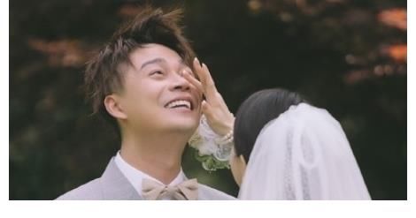 王牌|要钱不要命？知名男主持劳累过度入院，楼对面的场景亮了