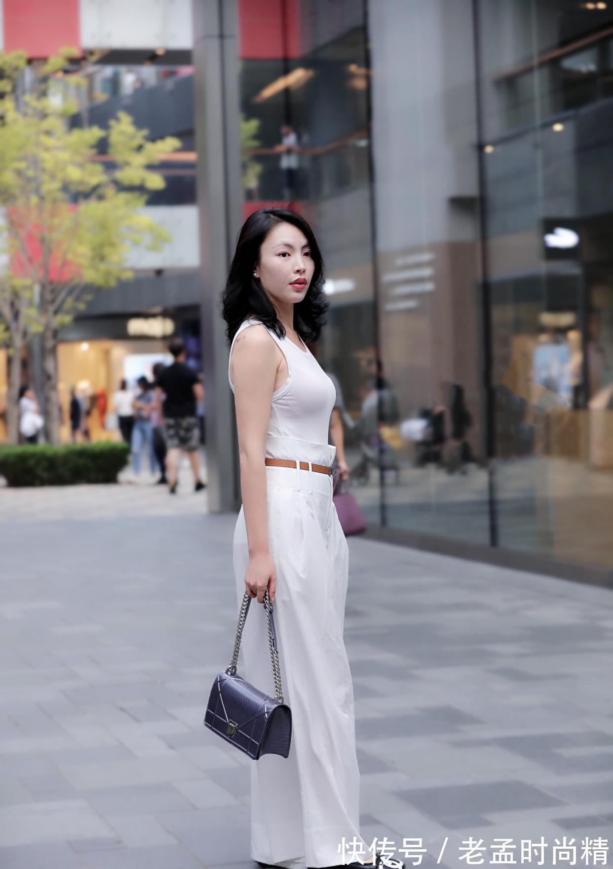 上衣|时尚穿搭:白色无袖上衣,搭配白色阔腿裤,尽显高贵优雅