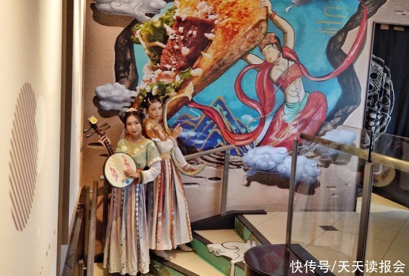  眼里|年轻人眼里的敦煌：仙子捧比萨迎四方客人，飞天戴墨镜弹吉他