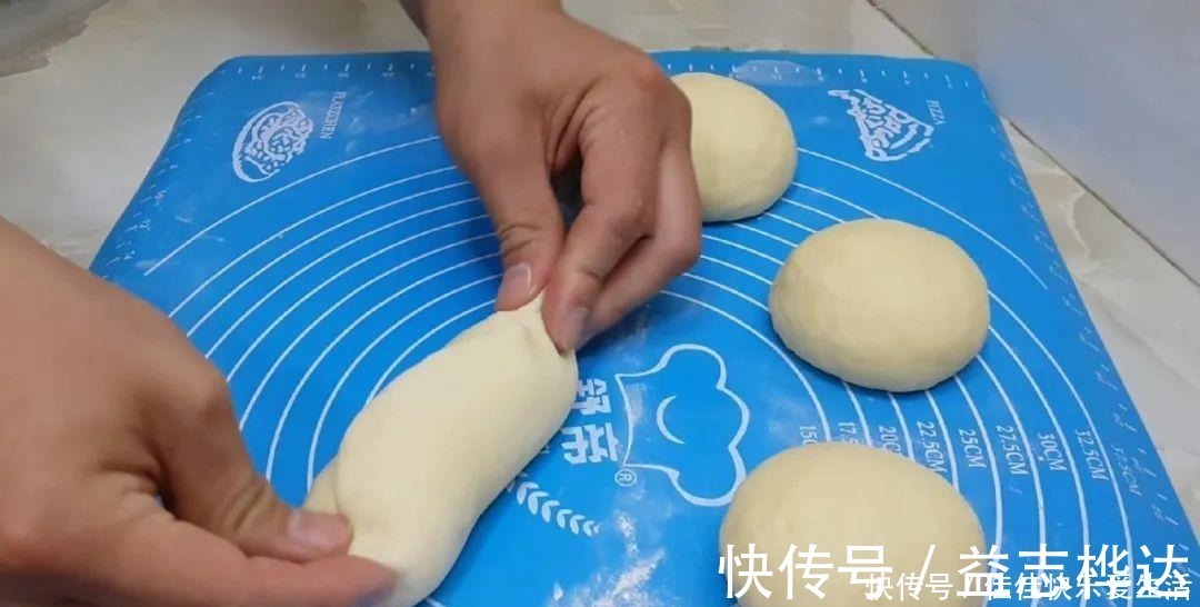 面粉别蒸馒头了,加2个鸡蛋,个个蓬松暄软,比面包简单好吃