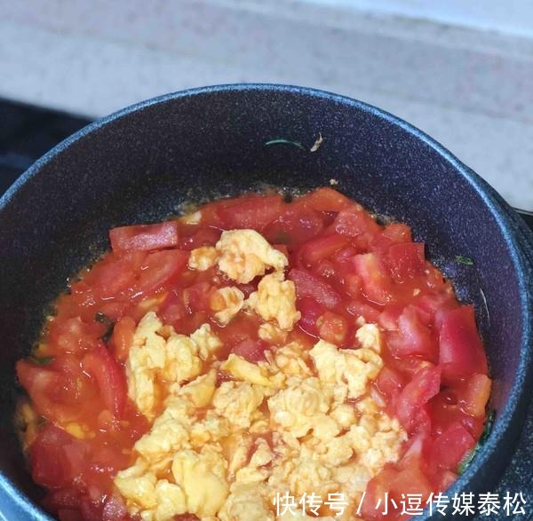 聪明|西红柿和它“天生一对”,常吃补钙又补铁,孩子头脑聪明长得快