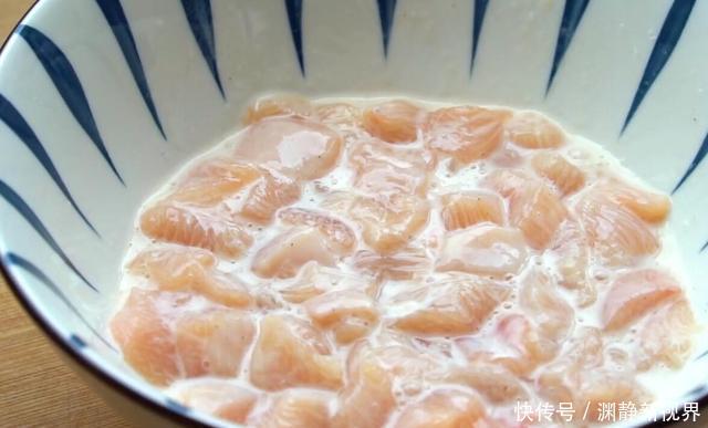 家常|教你家常青椒炒鸡胸肉,酥脆爽口,香辣下饭,一大盘不够吃