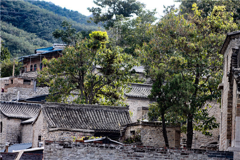 游览|古老村落吕家村，群山环抱静恬然，免费游览点个赞