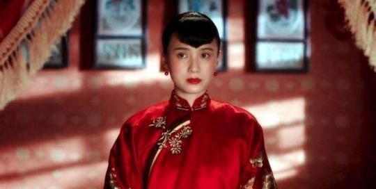 厌恶|正妻和婢女出身的二姨太情如姐妹,却厌恶女学生出身的三姨太