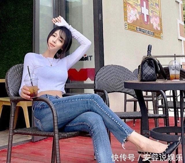 穿搭|牛仔裤与打底衫的美搭,总能展现女孩的青春活力