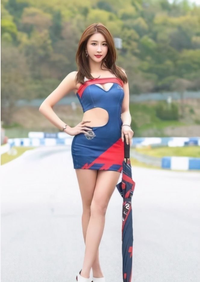 美女|街拍美女：时尚展示女性的优雅明媚，让你吸睛又有范?儿