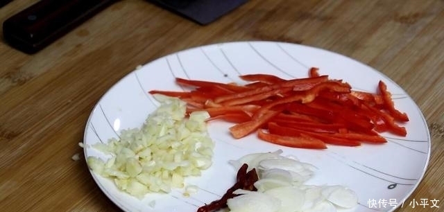 面条不要再水煮着吃了,换种做法,天天吃都不腻,比水煮好吃10倍