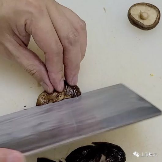 小松|素菜这样做，比肉还好吃！不说了，再添一碗饭！