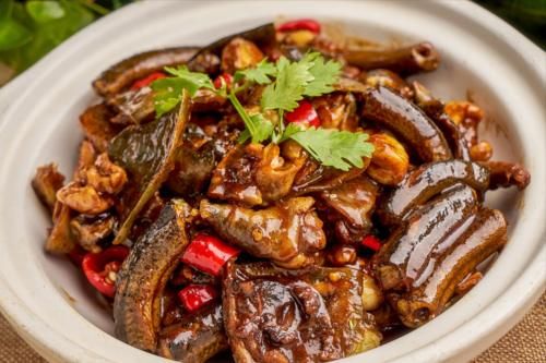谨记|黄鳝好吃腥味重，大厨分享技巧，谨记2个步骤，又香又嫩无腥味