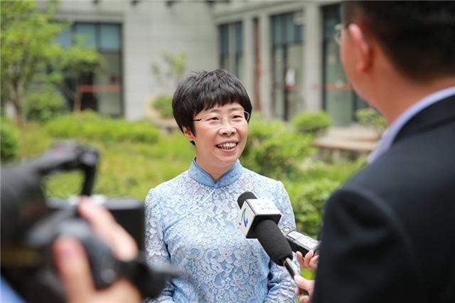 45岁仍单身的才女蒙曼，“痛批”剩女一词才女的感情不应将就