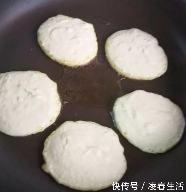 玉米|放暑假了，3个营养早餐饼可以做给孩子们吃，希望大家喜欢！