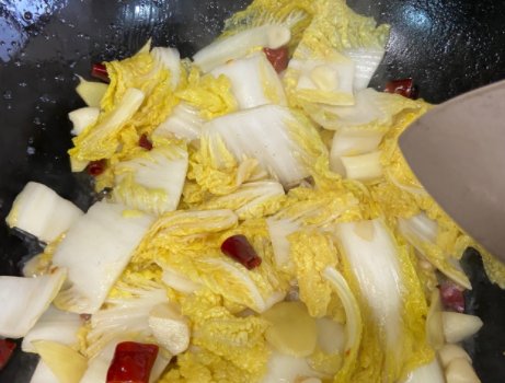 为啥饭店炒的白菜好吃？原来下锅前要多加这1步，白菜脆爽不出水