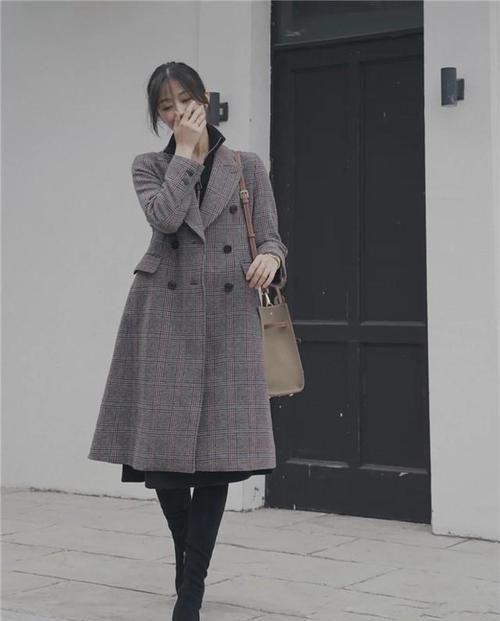 会穿懂搭的女人，穿大衣都不会配“裸靴”，这4双鞋更加时髦显高