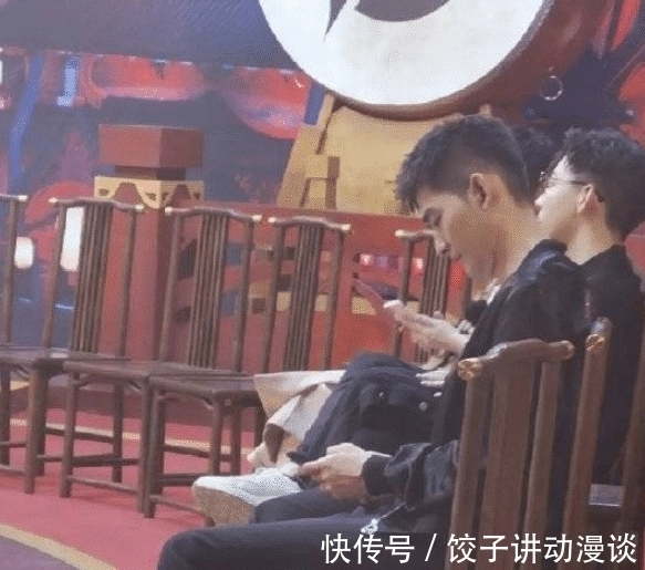 路透社|杨幂录新综艺被拍，衣服造型太酷了，无美颜下的腿围真是让人傻眼