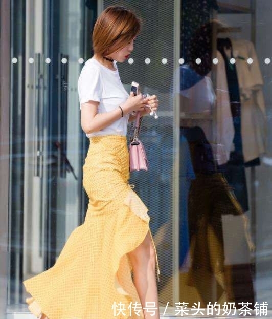  搭配|街拍：性感大方长腿的美女，搭配长心,修身显瘦别致又性感！