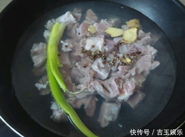 炖羊肉时,有3种料不能少,炖好后汤汁鲜美无膻味,可有人总弄错