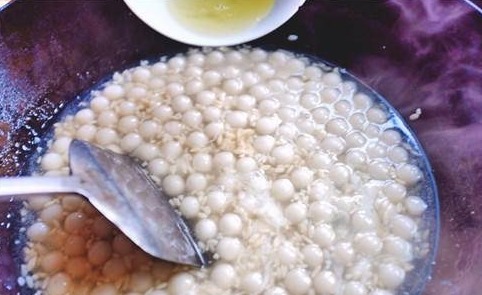 懒人必备补血汤,4分钟出锅,女人常吃人水灵漂亮,比燕窝养颜