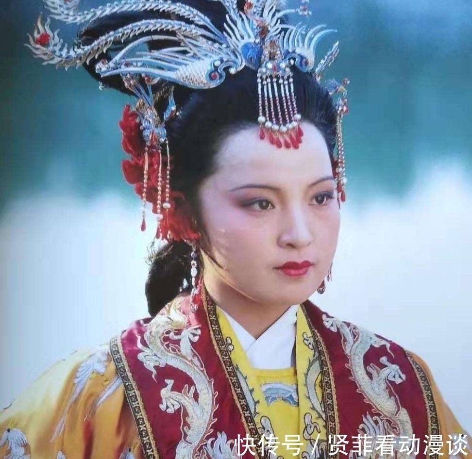 王熙凤#皇帝为何封贾元春当贵妃?贾敬死后,皇帝下的一道圣旨给出答案