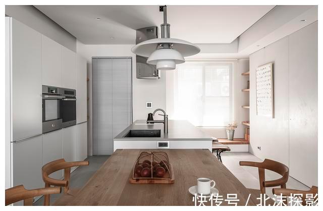 私隐性|130平现代简约装修，学她家连电视墙都省了，进户就给人极度舒适